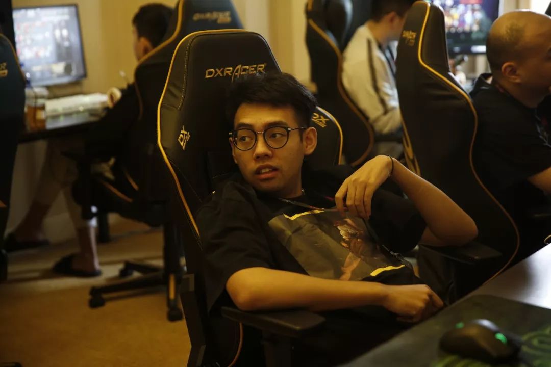 刚被曝光就出事？Jackeylove绯闻女友陷争议